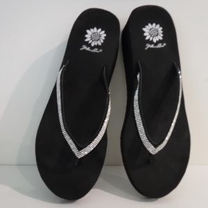 Macy's Yellow Box Venus Black Flip Flop